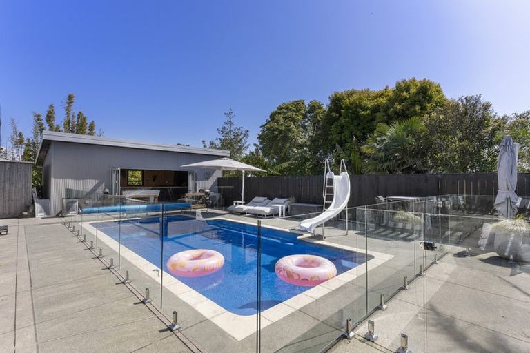 Photo of property in 201 Whangaparaoa Road, Red Beach, 0932