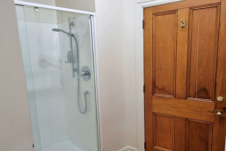 Photo of property in Endeavour Apartments, 10/125 Thorndon Quay, Pipitea, Wellington, 6011