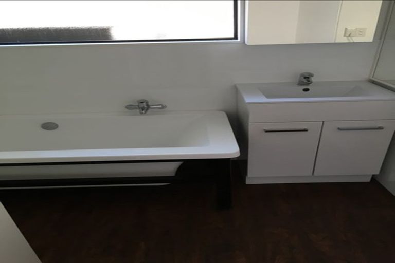 Photo of property in 28a Hoylake Place, Wattle Downs, Auckland, 2103