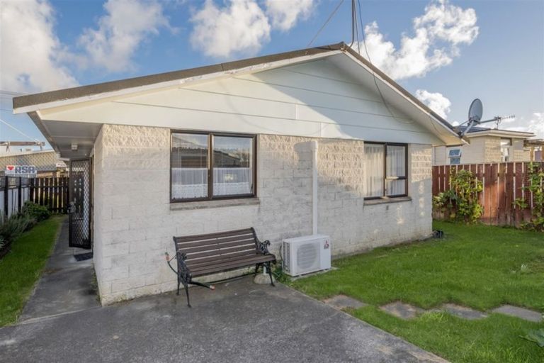 Photo of property in 10 Raukawa Street, Otaki, 5512