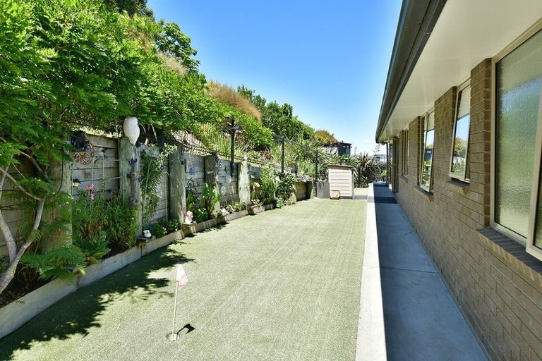 Photo of property in 25 Waldorf Crescent, Orewa, 0931