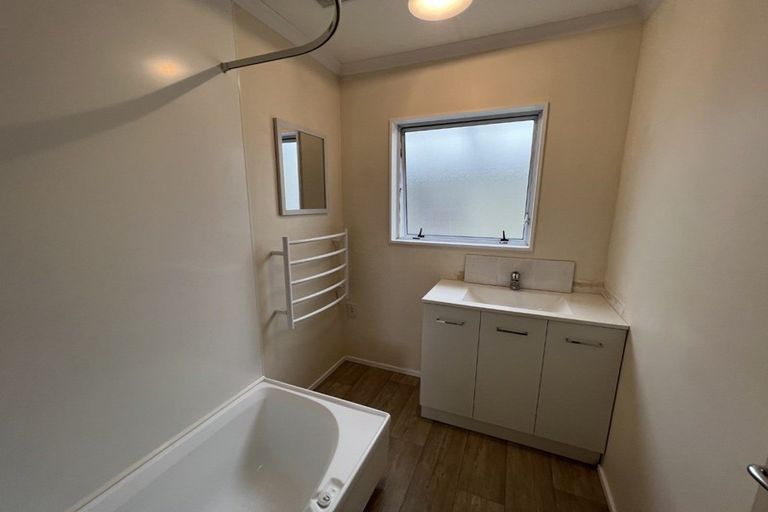 Photo of property in 5 Newton Place, Westbrook, Palmerston North, 4412