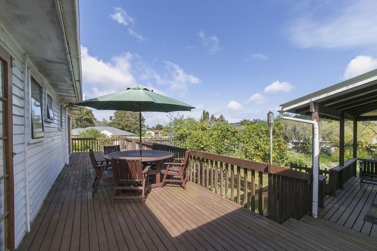 Photo of property in 18 School Road, Riverhead, 0820