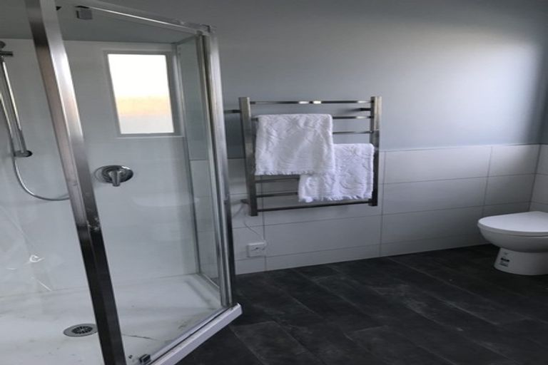 Photo of property in 3 Sarah Street, Waikawa Beach, Levin, 5573