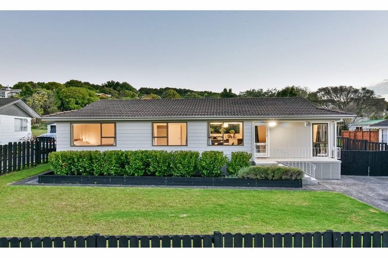 Photo of property in 27 Aronia Way, Goodwood Heights, Auckland, 2105