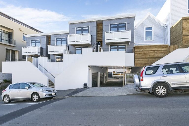 Photo of property in Victoria Villas, 23/35 Pirie Street, Mount Victoria, Wellington, 6011