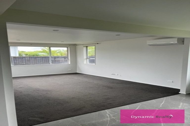 Photo of property in 15 Royal Park Drive, Parklands, Christchurch, 8083