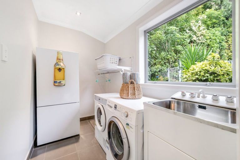 Photo of property in 25 Endymion Place, Half Moon Bay, Auckland, 2012