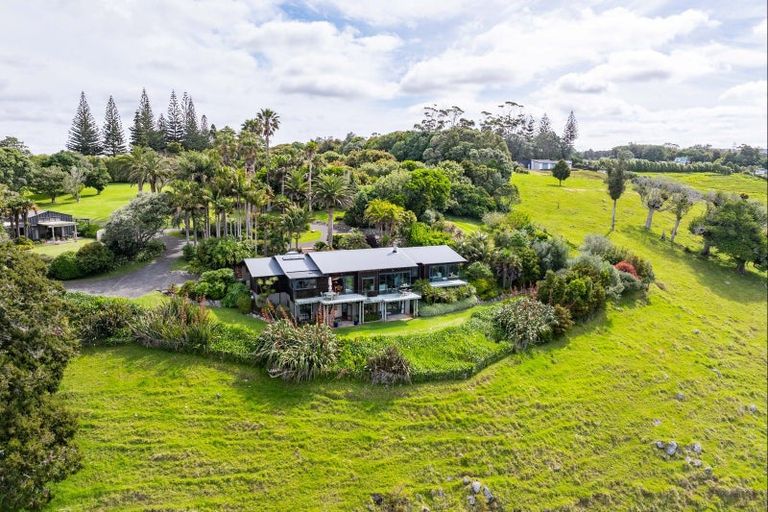 Photo of property in 404 Tara Road, Mangawhai, Kaiwaka, 0573