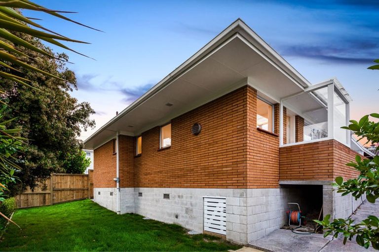 Photo of property in 1/23 Jenelin Road, Glendene, Auckland, 0602