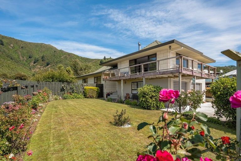 Photo of property in 108 Moana View Road, Waikawa, Picton, 7220