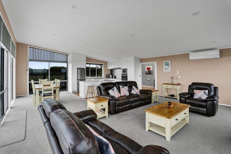 Photo of property in 100 Elsham Road, Lepperton, New Plymouth, 4373