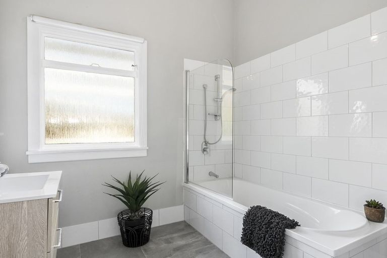 Photo of property in 84 Tomahawk Road, Andersons Bay, Dunedin, 9013