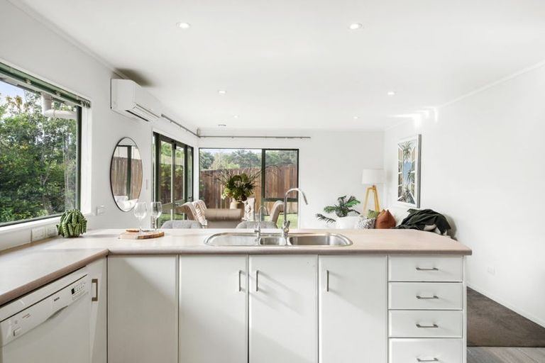 Photo of property in 43 Unsworth Drive, Unsworth Heights, Auckland, 0632