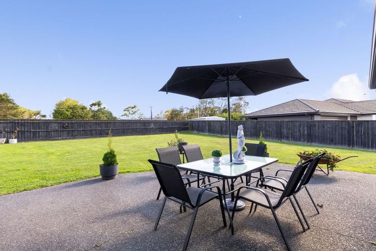 Photo of property in 111 Johnstone Drive, Fitzherbert, Palmerston North, 4410