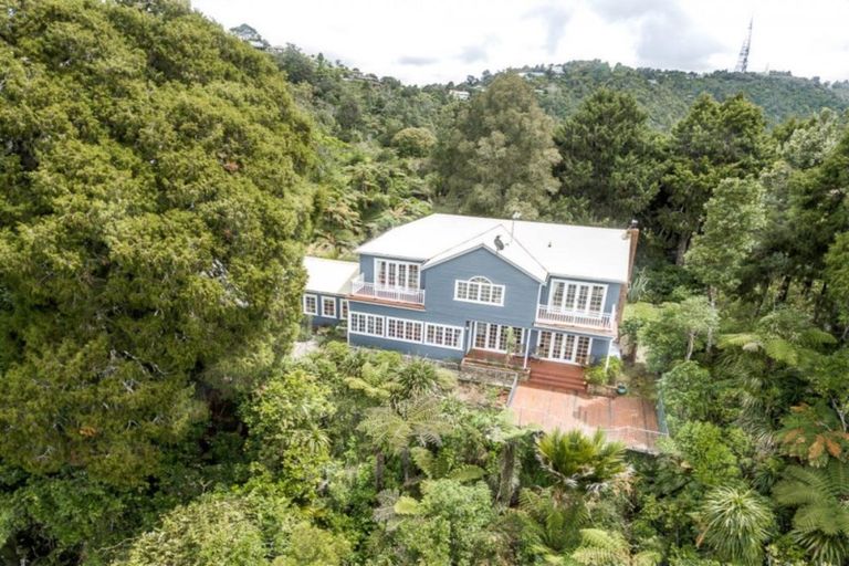 Photo of property in 467 Scenic Drive, Waiatarua, Auckland, 0612
