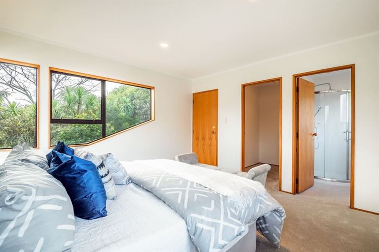 Photo of property in 1/29 Radiata Lane, Chatswood, Auckland, 0626