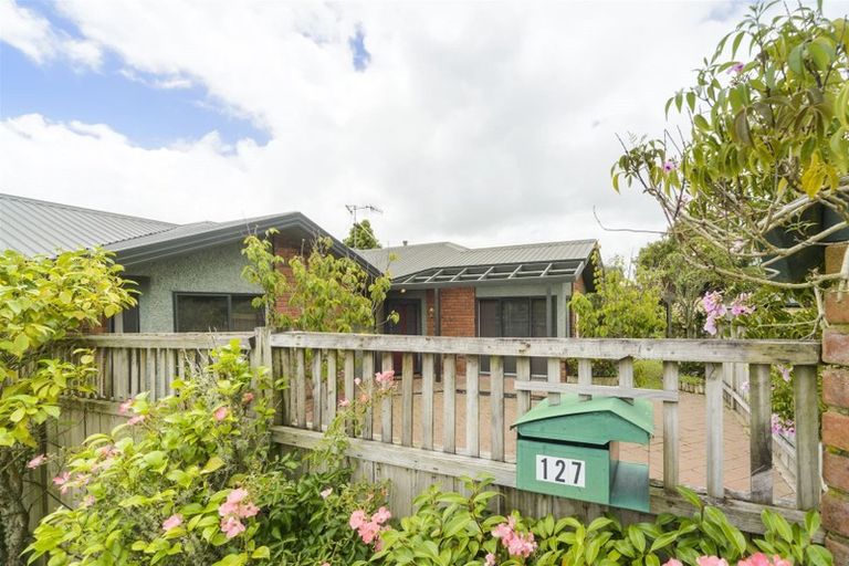 Photo of property in 127 Summerhill Drive, Fitzherbert, Palmerston North, 4410