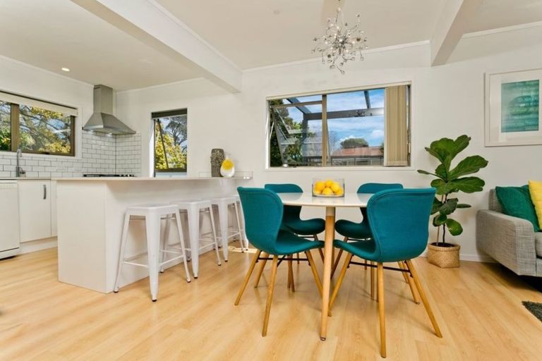 Photo of property in 2/7 Wilkinson Way, Browns Bay, Auckland, 0630