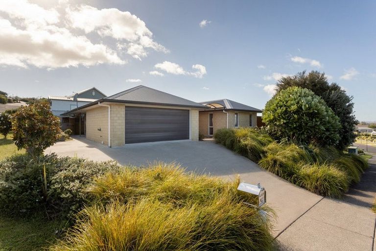 Photo of property in 17 Lynley Park Drive, Omokoroa, 3114