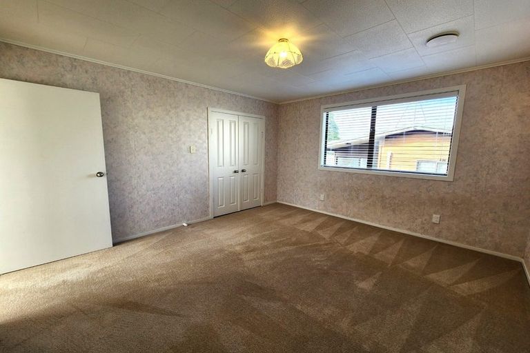 Photo of property in 39a Sturges Road, Henderson, Auckland, 0612