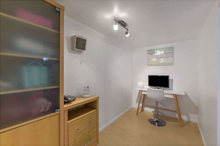 Photo of property in 61 Roberts Road, Matakatia, Whangaparaoa, 0930