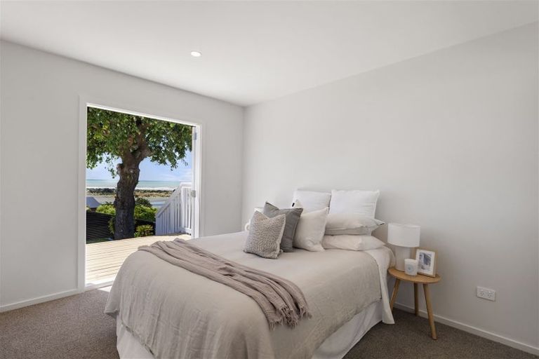 Photo of property in 61 Moncks Spur Road, Redcliffs, Christchurch, 8081