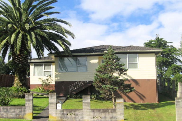 Photo of property in 32 Zita Maria Drive, Massey, Auckland, 0614