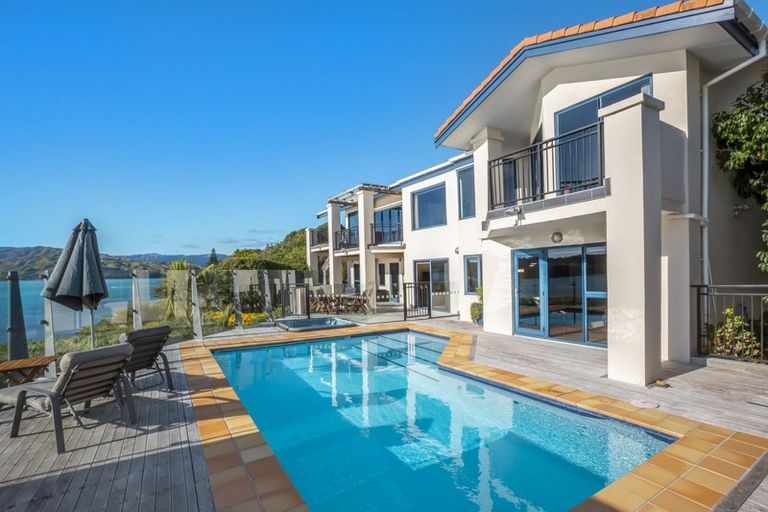 Photo of property in 15a Seaview Road, Paremata, Porirua, 5024