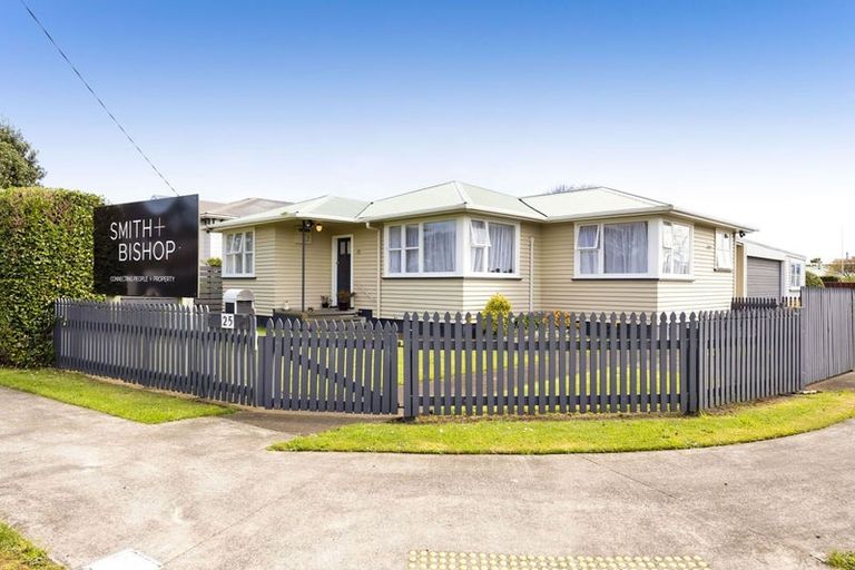 Photo of property in 25 Waihi Road, Hawera, 4610