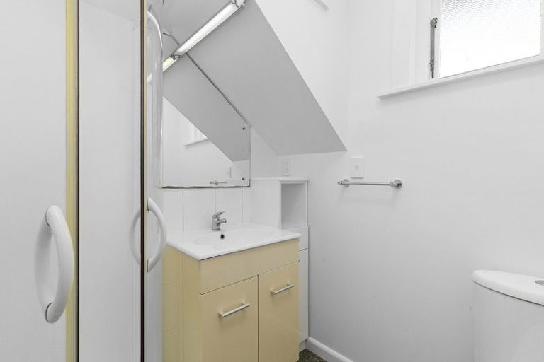 Photo of property in 33 Firth Terrace, Karori, Wellington, 6012