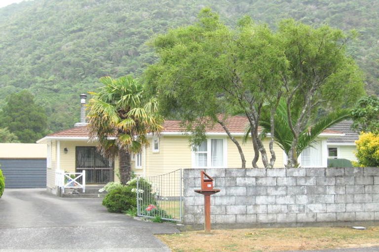 Photo of property in 72 Black Beech Street, Birchville, Upper Hutt, 5018