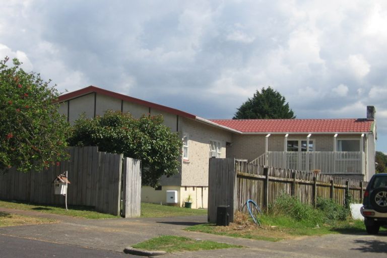 Photo of property in 8 Wattle Street, New Lynn, Auckland, 0600