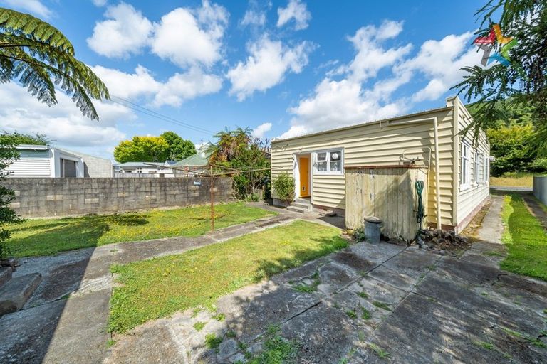 Photo of property in 20 Golf Road, Manor Park, Lower Hutt, 5019