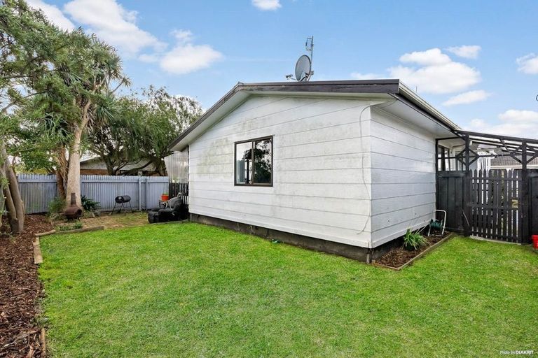 Photo of property in 2/31 Sutton Crescent, Papakura, 2110
