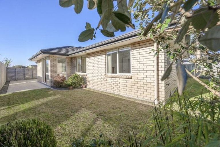 Photo of property in 35 Leet Crescent, Papamoa Beach, Papamoa, 3118