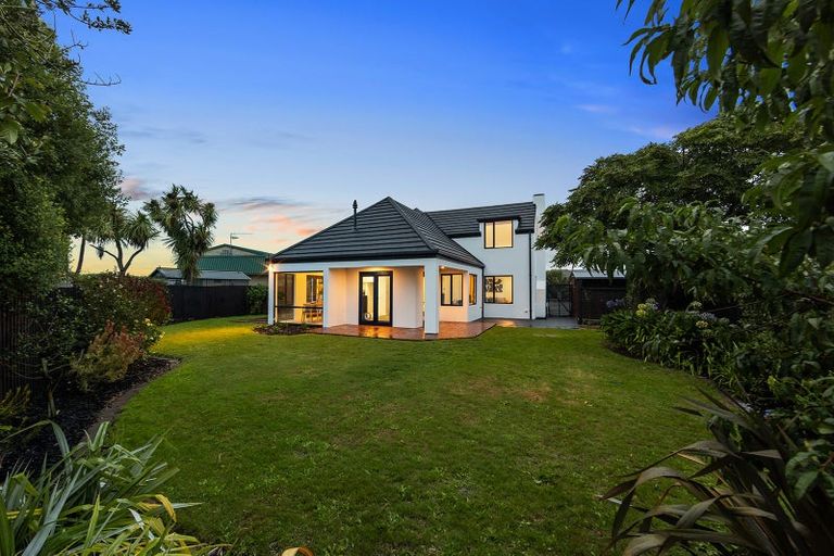 Photo of property in 14 Evenwood Place, Waimairi Beach, Christchurch, 8083