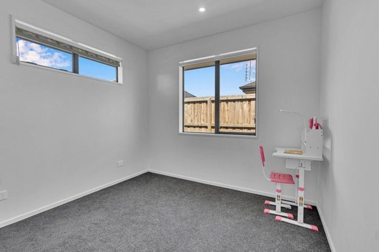 Photo of property in 132 Shillingford Boulevard, Rolleston, 7615