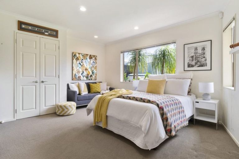 Photo of property in 14 Longbush Road, Te Atatu Peninsula, Auckland, 0610