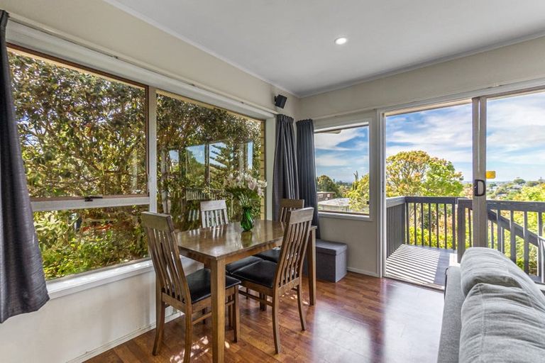 Photo of property in 2/12 Girrahween Drive, Totara Vale, Auckland, 0629