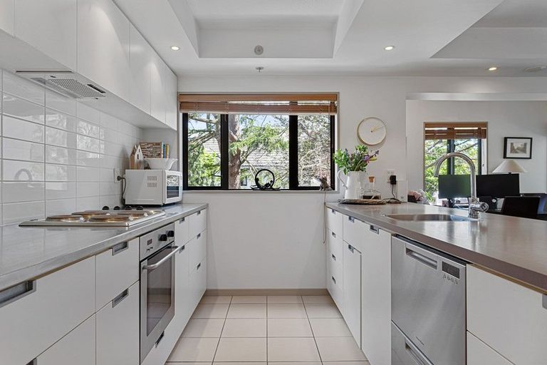 Photo of property in 2/32 Cashel Street, Christchurch Central, Christchurch, 8013