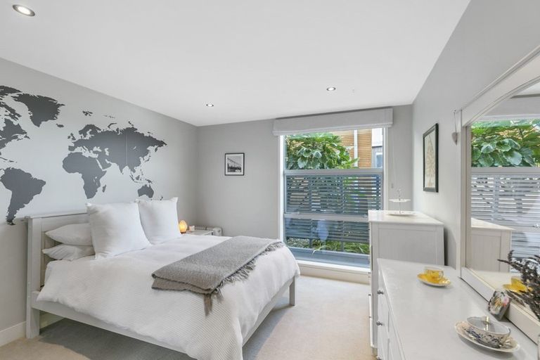 Photo of property in 7 Lakshmi Place, Khandallah, Wellington, 6035