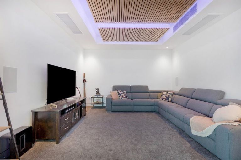 Photo of property in 33 Awatea Drive, Whitianga, 3510