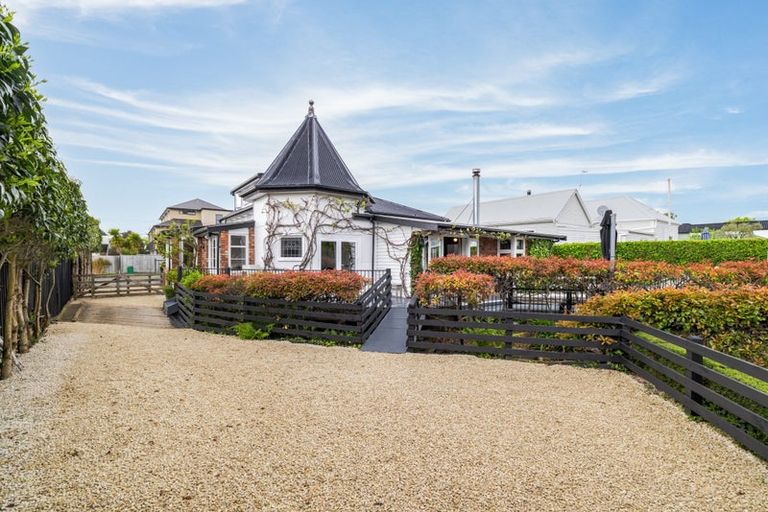 Photo of property in 135 Packe Street, Edgeware, Christchurch, 8013