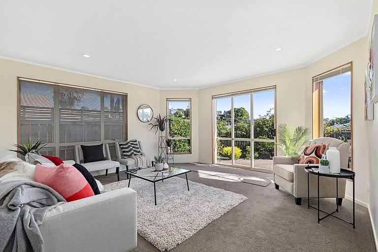 Photo of property in 11 Angel Way, Stanmore Bay, Whangaparaoa, 0932