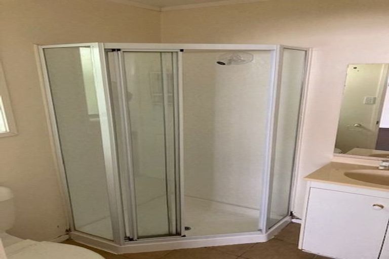 Photo of property in 2/9 Channing Crescent, Botany Downs, Auckland, 2010