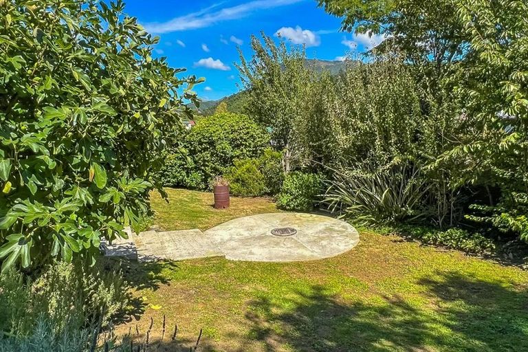 Photo of property in 143a Waikawa Road, Picton, 7220