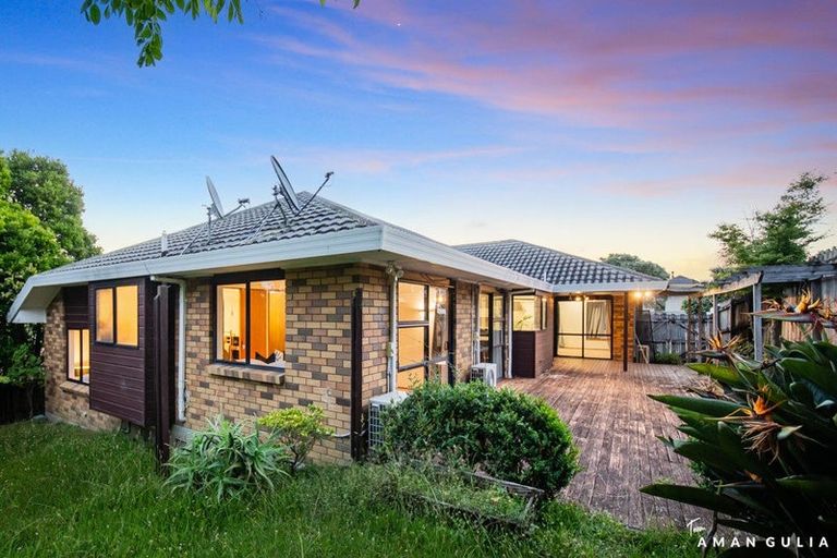 Photo of property in 40 Pigeon Mountain Road, Half Moon Bay, Auckland, 2012