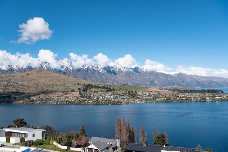 Photo of property in 8 Peregrine Place, Queenstown, 9300