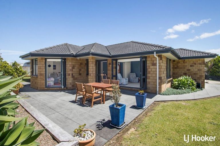 Photo of property in 16 Reo Crescent, Waihi Beach, 3611